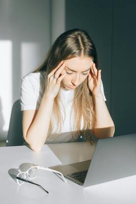 Stressz: barát vagy ellenség? Hogyan ismerjük fel, és hogyan küzdjünk meg vele?